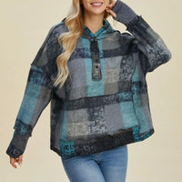 Plaid fleece hoodie with dropped shoulders, half-zip placket, kangaroo pocket, long sleeves.