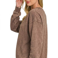Brown fleece crewneck sweatshirt, acid-washed texture, ribbed cuffs and hem