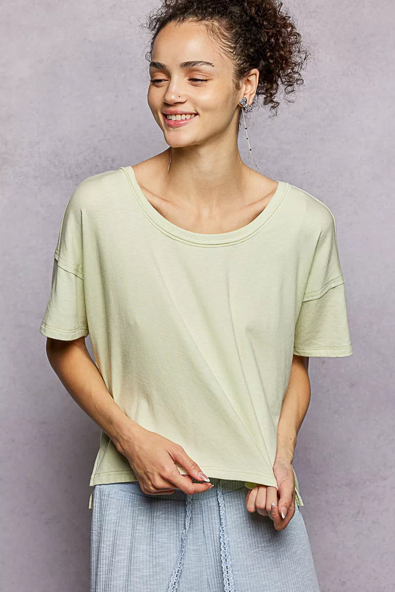Mint green round-neck short-sleeve T-shirt with crew neckline and high-low hem