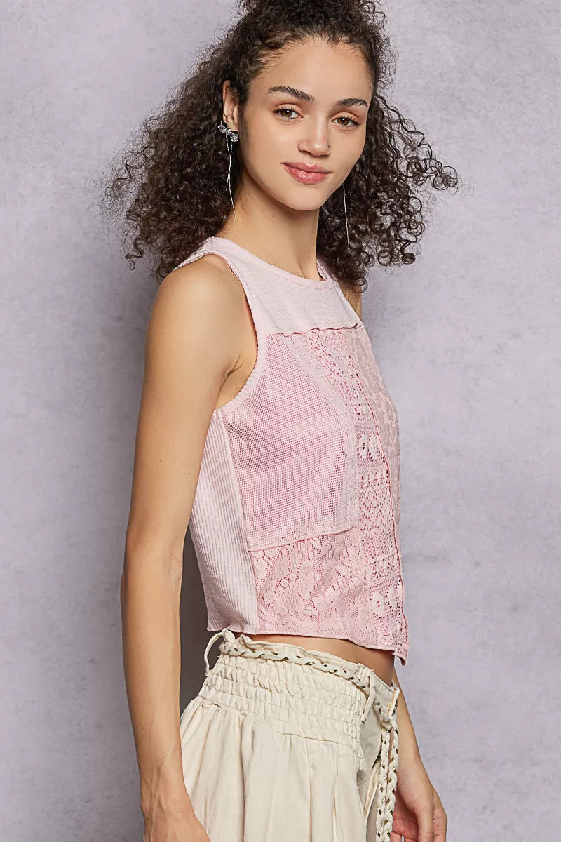 Pink ribbed cropped tank top with round neck and lace patch panel