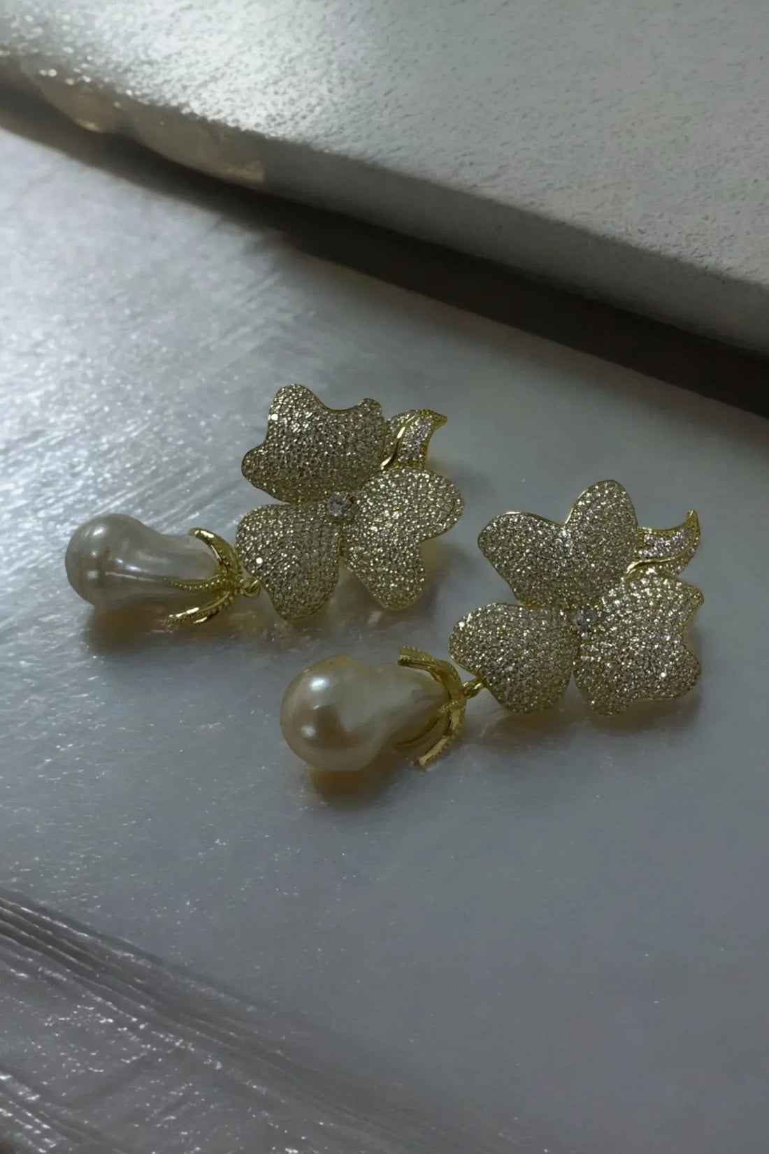 Baroque Pearl White Flower Earrings Yellow Gold-3