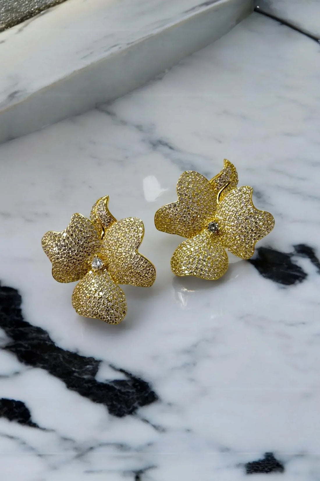 Gold glitter flower stud earrings, two-piece set