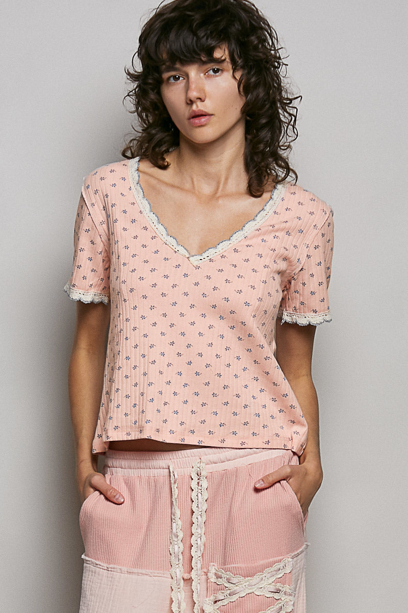 Soft pink floral V-neck short-sleeve T-shirt with scalloped lace trim