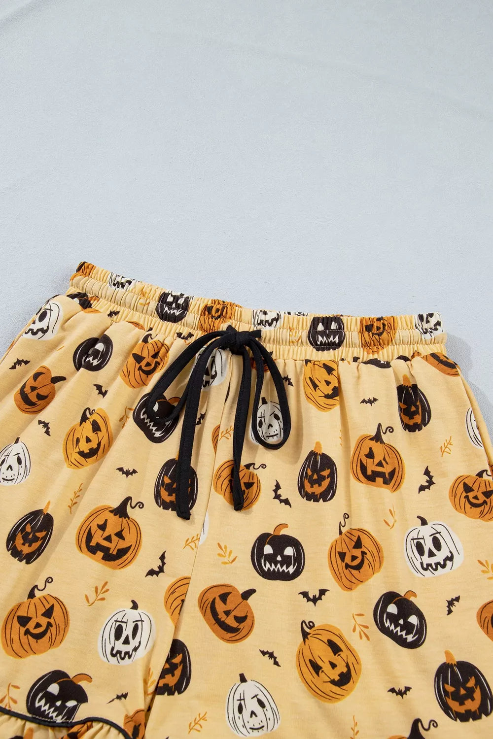 Pumpkin-print lounge set shorts with elastic waist, drawstring, jack-o-lantern pattern