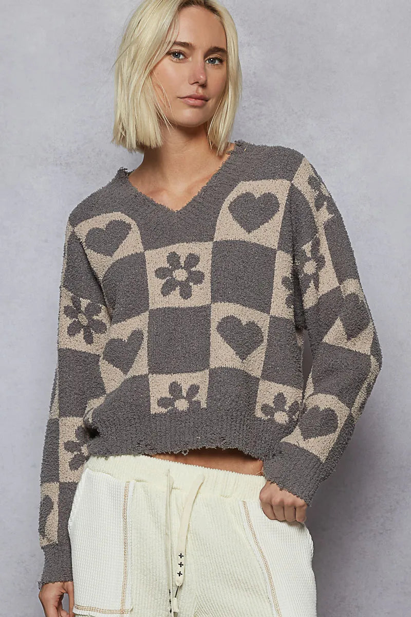 Women’s V-neck heart checkered sweater, gray with beige pattern, long sleeves.
