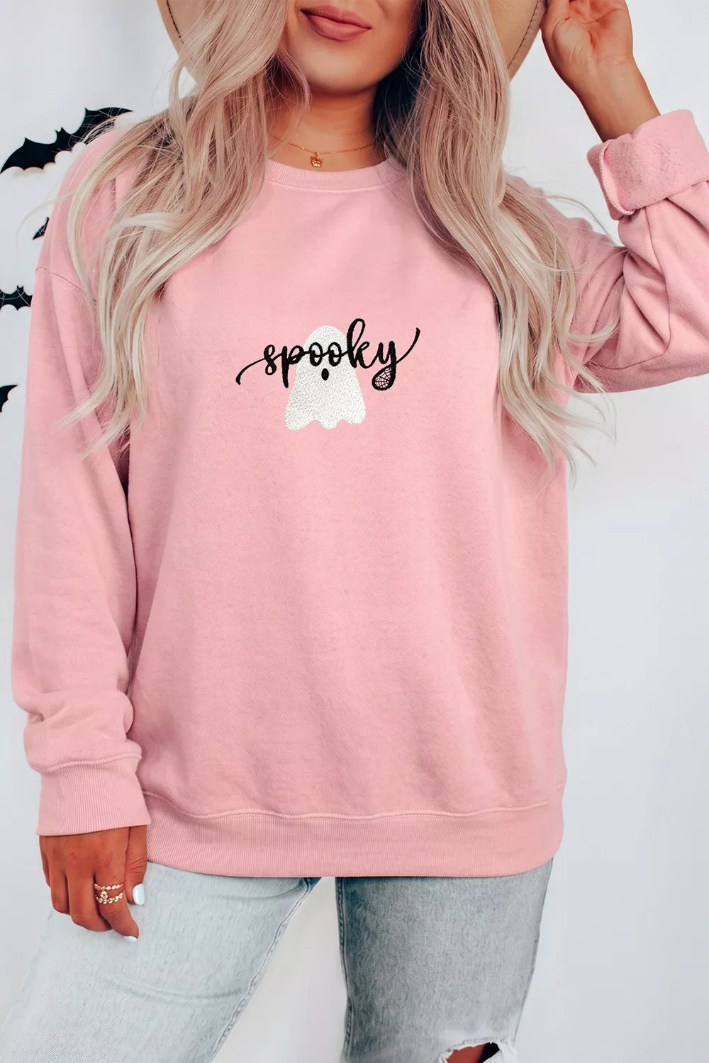 Dusty pink round-neck sweatshirt with spooky ghost graphic, long sleeves