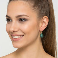 Pear drop gemstone earring in gold with emerald green stone