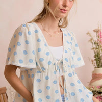 Ivory shell-print blouse with V neckline and tie-front, flutter sleeves