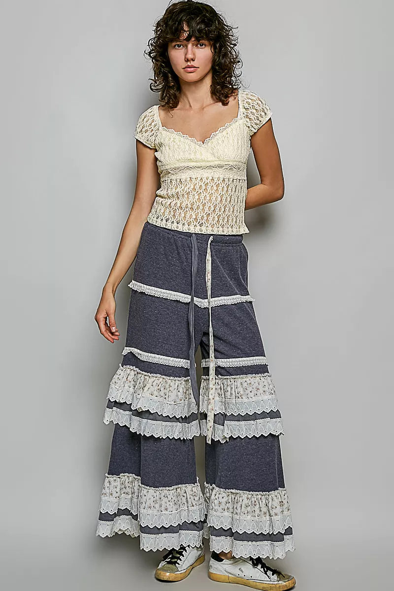 Natural lace sweetheart neck short-sleeve top with textured front panel