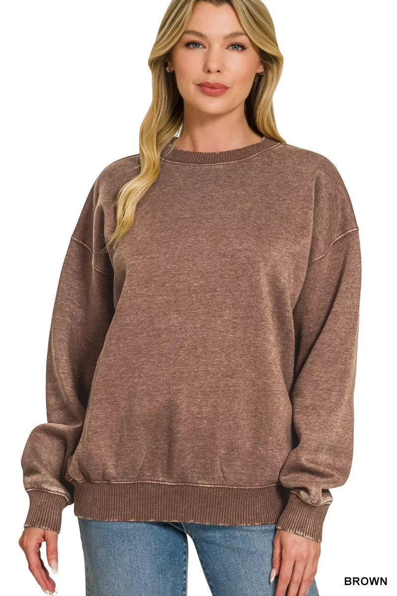 Brown fleece crewneck sweatshirt with long sleeves, ribbed cuffs and hem