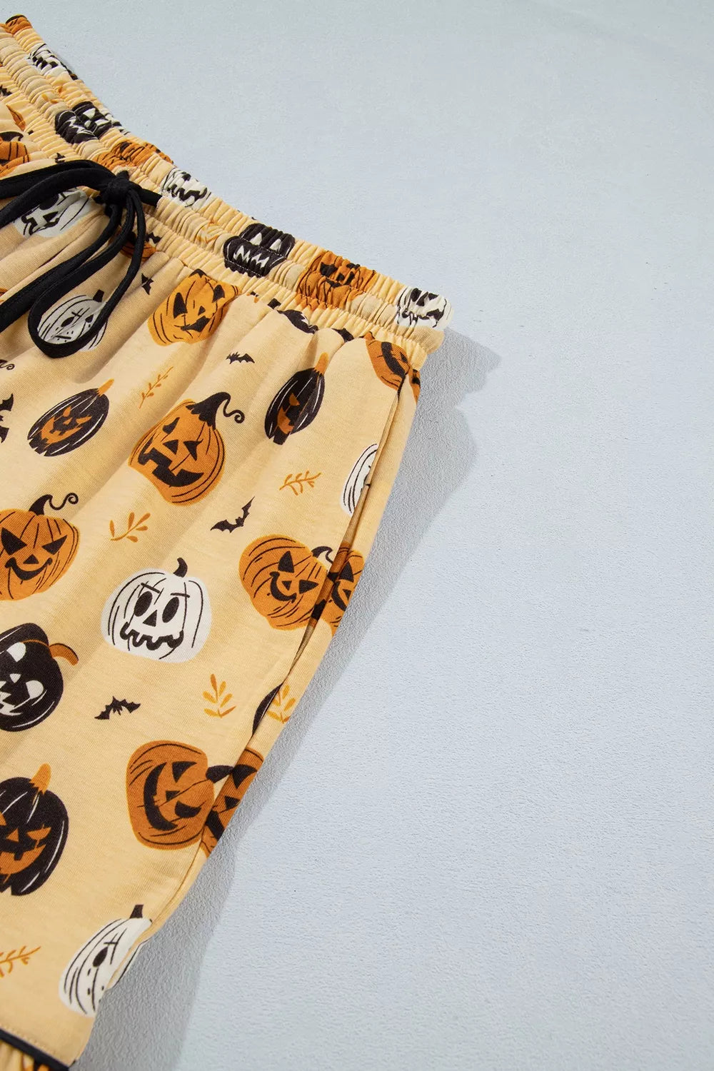 Pumpkin-print lounge set shorts with elastic waistband and drawstring