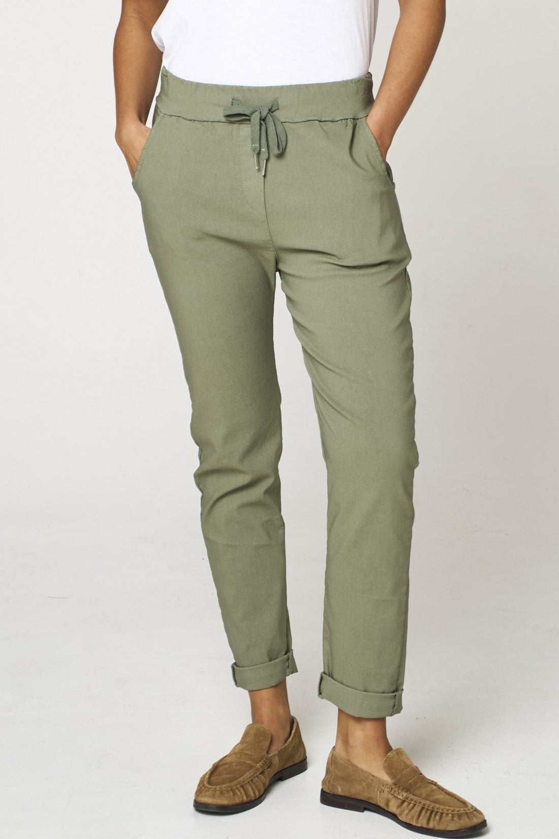 Stretch drawstring trousers, olive-khaki with elastic waistband, drawcord and cuffed cuffs