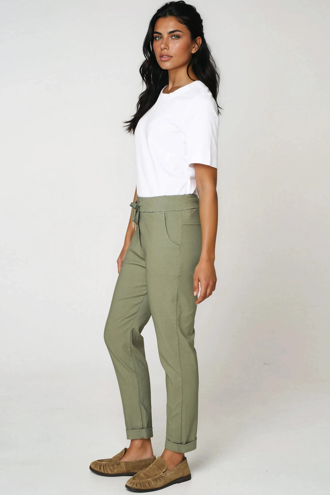 Stretch drawstring trousers with side pockets, olive-khaki tapered legs and cuffed hem