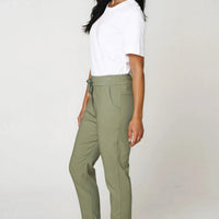 Stretch drawstring trousers with side pockets, olive-khaki tapered legs and cuffed hem