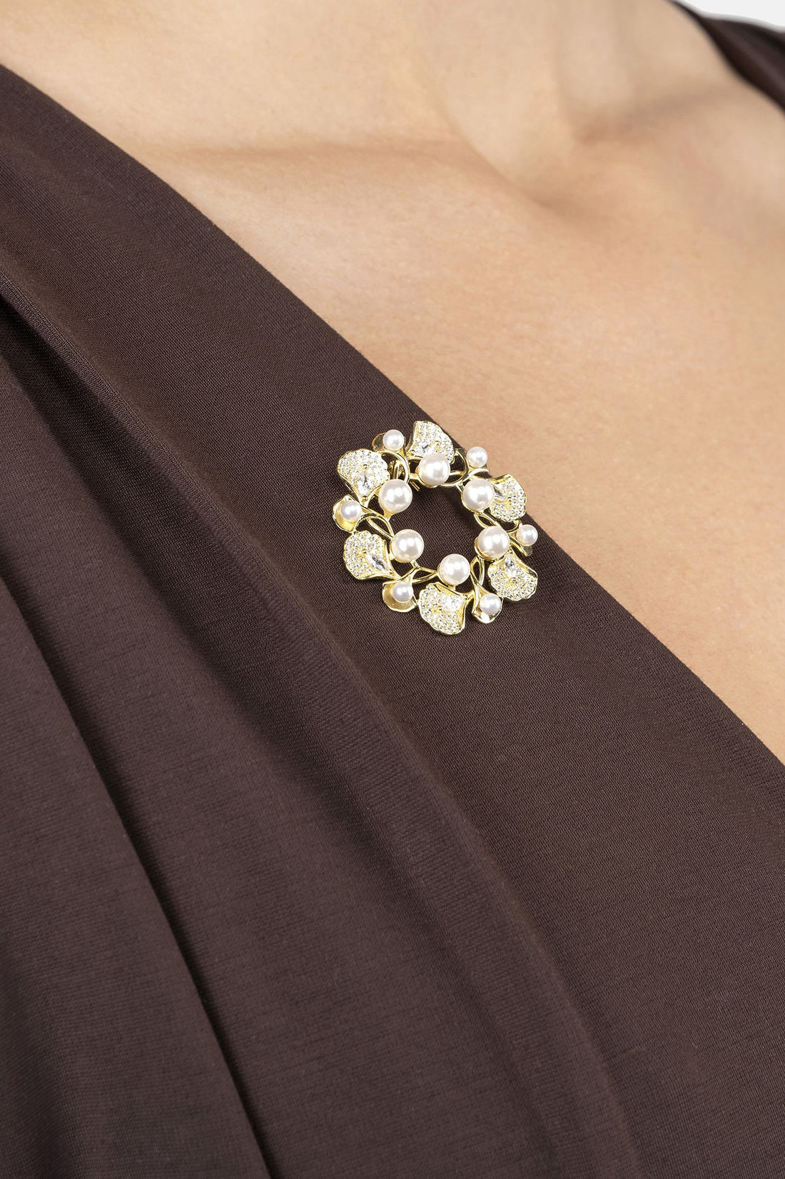 Ginkgo Leaf And Pearl Wreath Brooch Gold-2