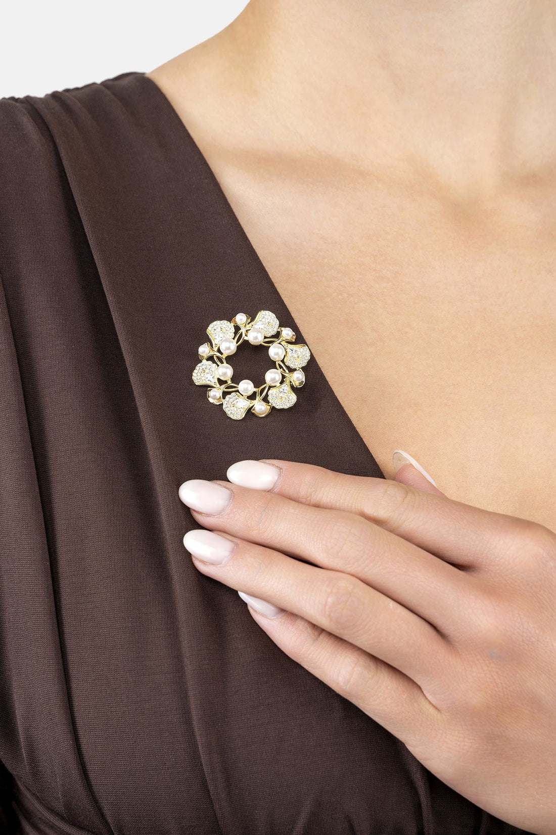 Ginkgo Leaf And Pearl Wreath Brooch Gold-1