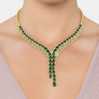 Emerald-green teardrop gem necklace on neckline, gold-plated silver setting