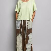 Mint green round-neck short-sleeve T-shirt with relaxed fit and high-low hem