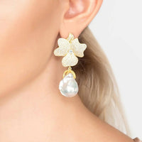 Baroque Pearl White Flower Earrings Yellow Gold-1