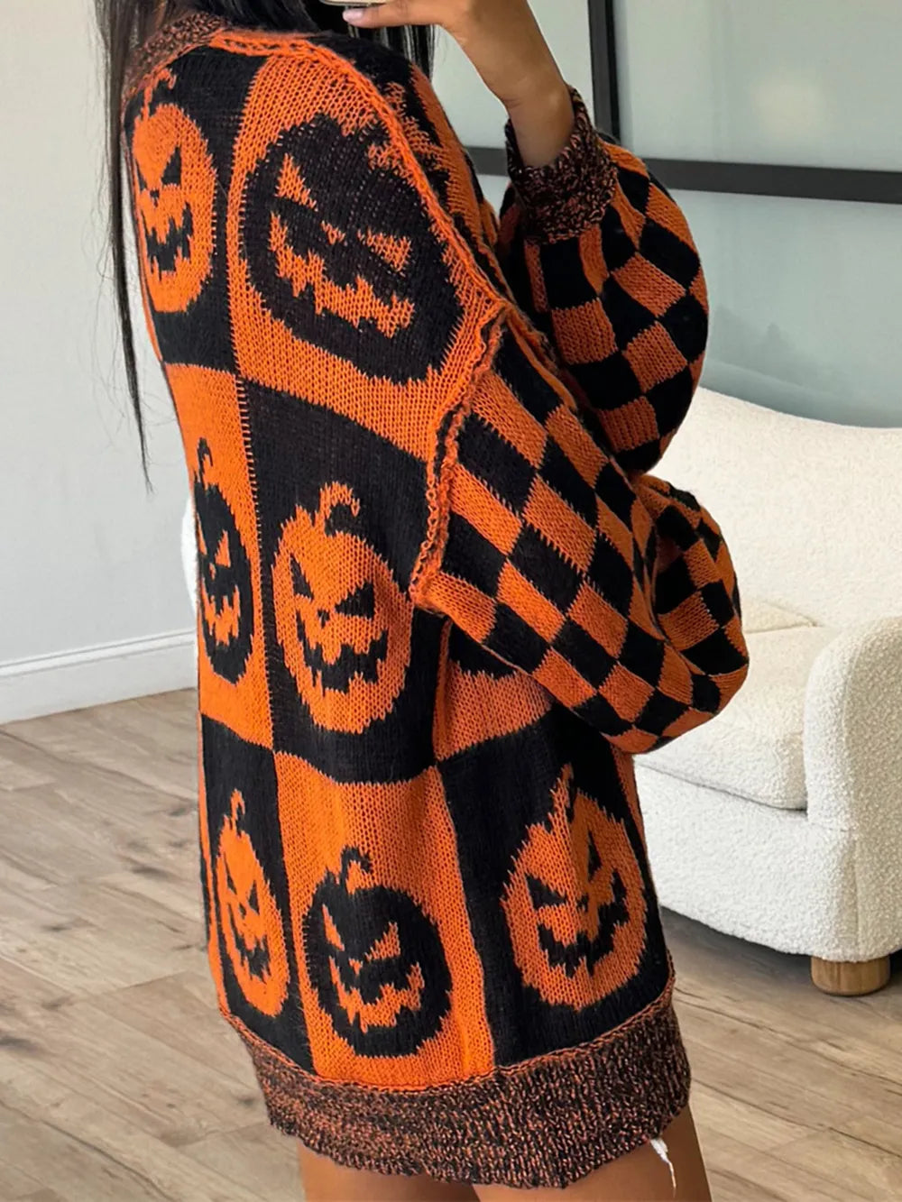Orange and black pumpkin-check knit sweater with round neck and long sleeves