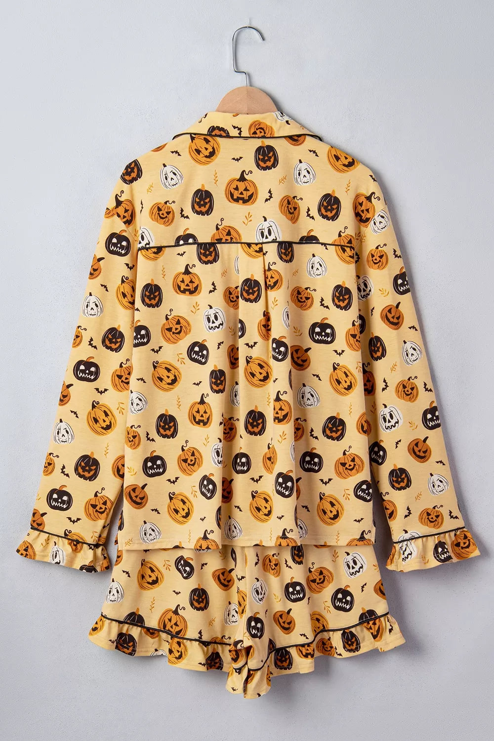 Gold Halloween pumpkin print lounge shorts set, long-sleeve top with elastic cuffs