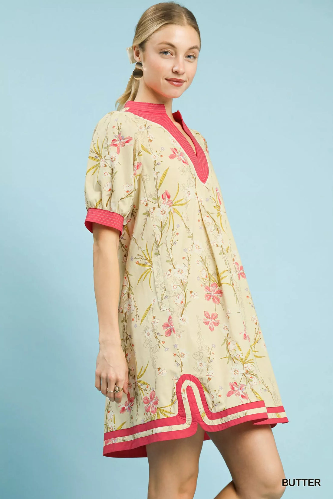 Floral puff-sleeve dress with pink V-neck and contrast hem trim, butter-yellow