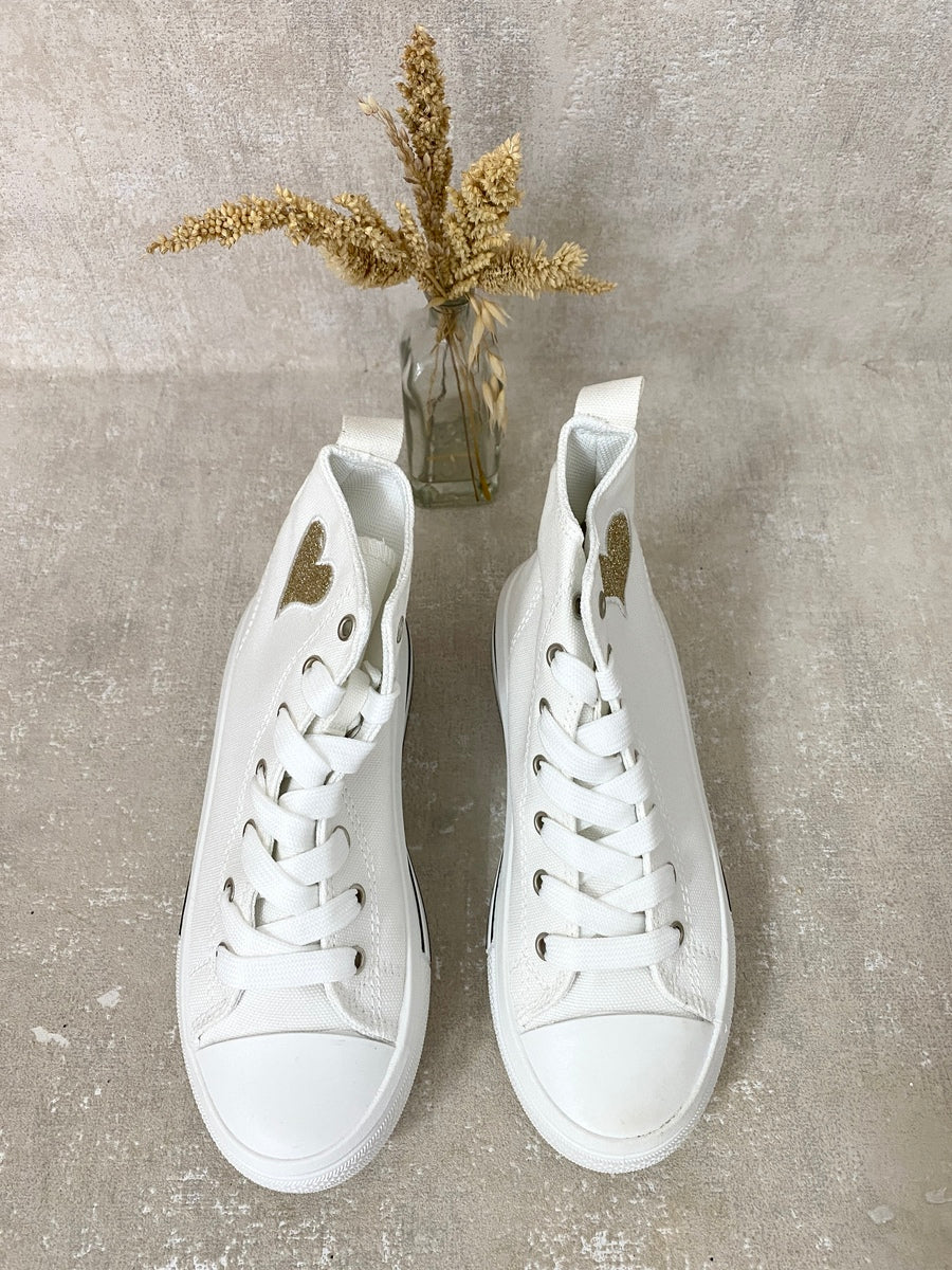 Kids high-top lace-up trainers in white with heart emblem on the side