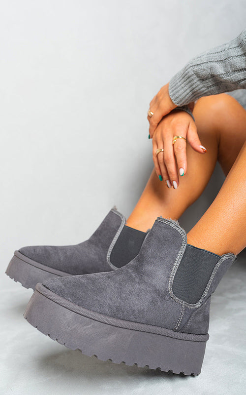 Platform Chelsea Boots in Beige with Faux Fur Lining