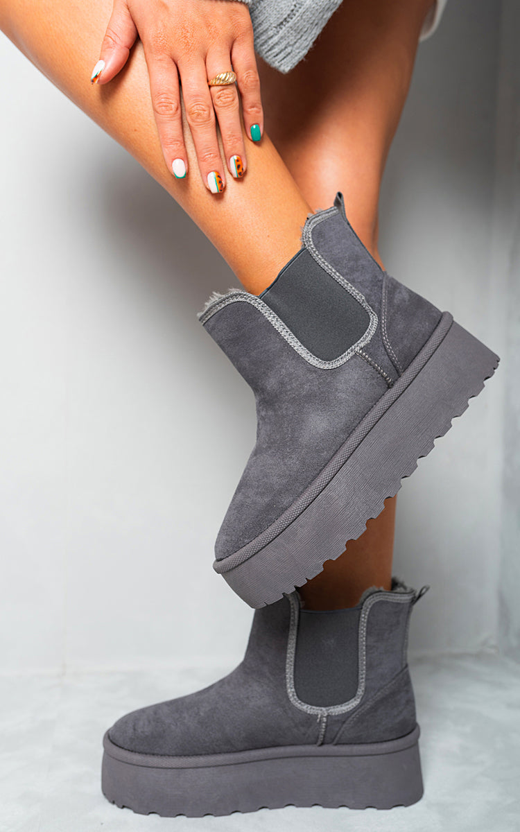 Platform Chelsea Boots in Beige with Faux Fur Lining