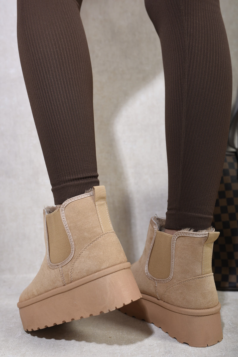 Platform Chelsea Boots in Beige with Faux Fur Lining
