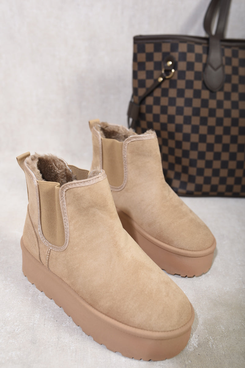 Platform Chelsea Boots in Beige with Faux Fur Lining