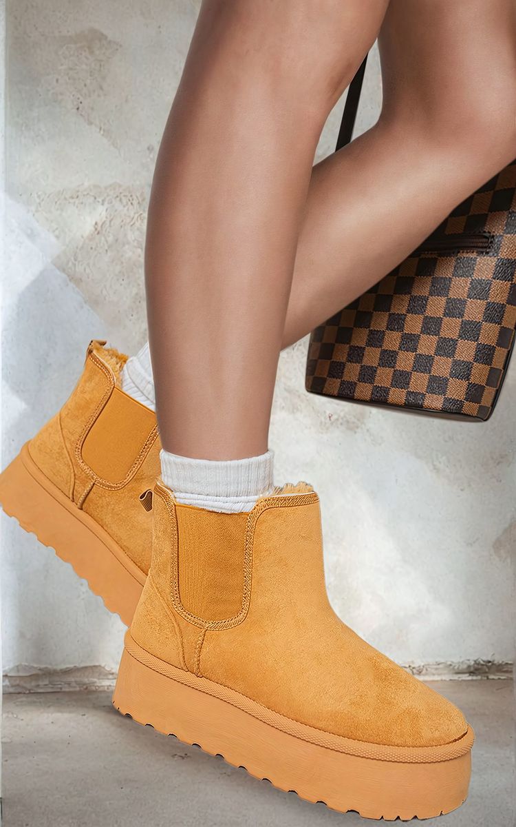 Platform Chelsea Boots in Beige with Faux Fur Lining