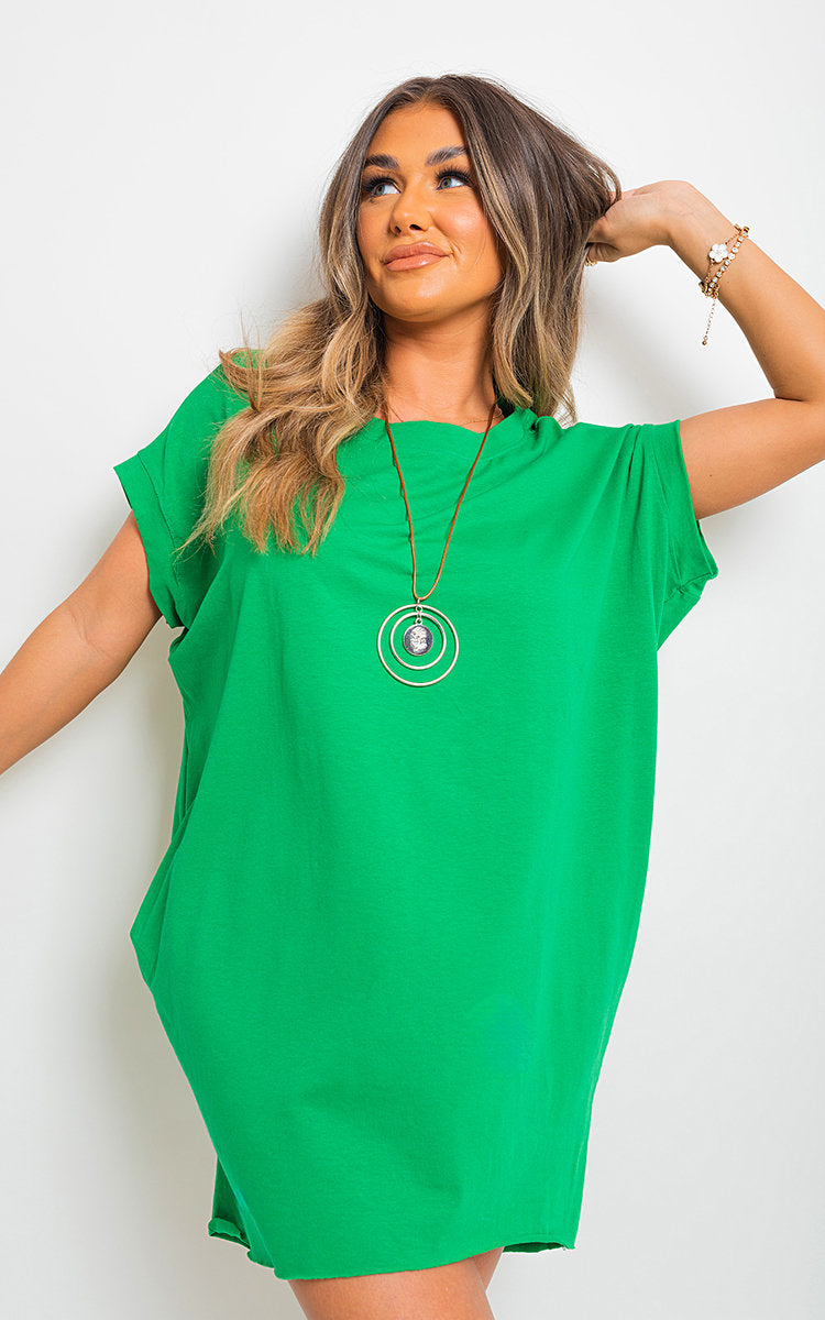 Short-sleeve top with front pockets, vivid green tunic length