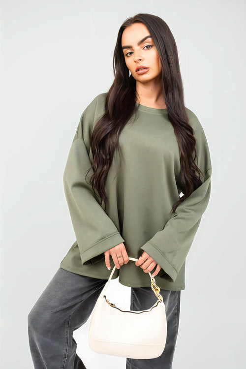 Oversized olive-green sweatshirt with round neck and long sleeves, casual oversized style.