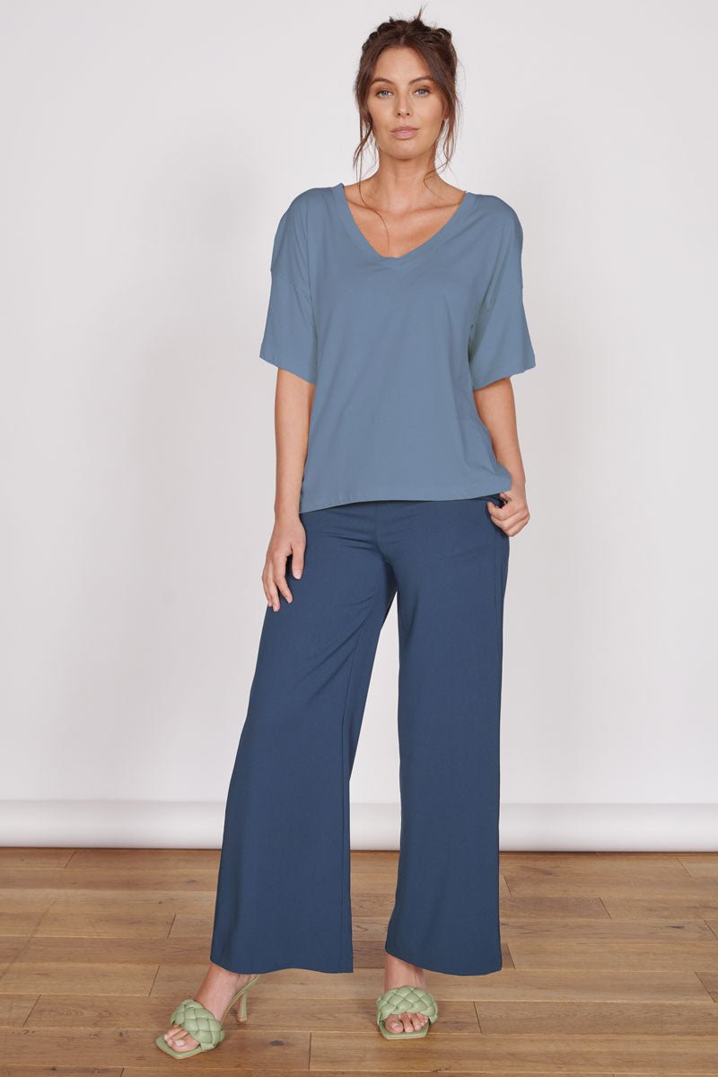 Oversized blue v-neck t-shirt with short sleeves, relaxed drape