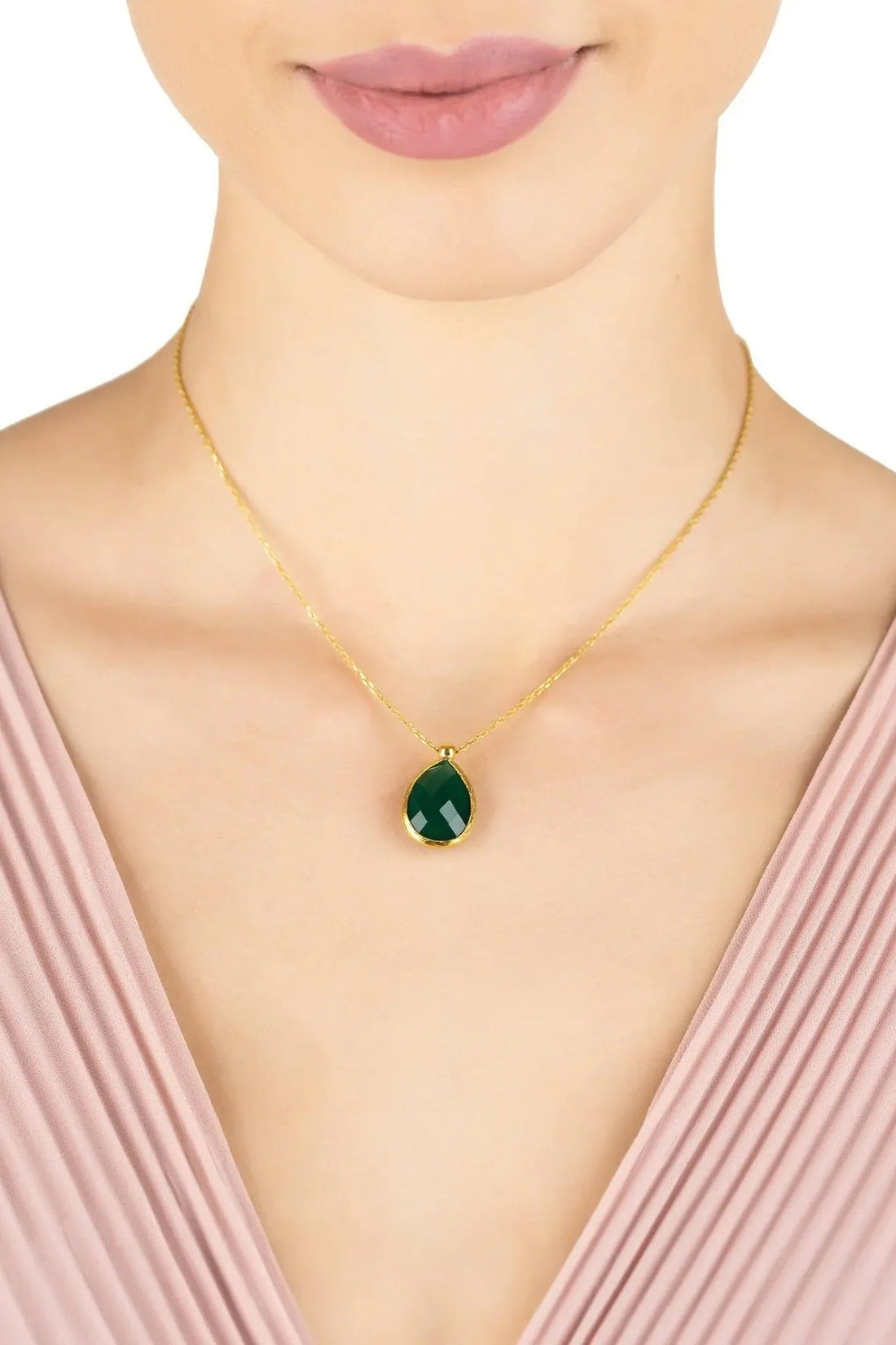 Gold chain necklace with green teardrop onyx pendant at the neckline